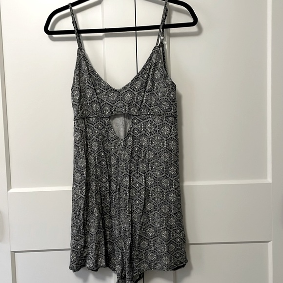 RVCA black and white romper. Medium. - Picture 1 of 4